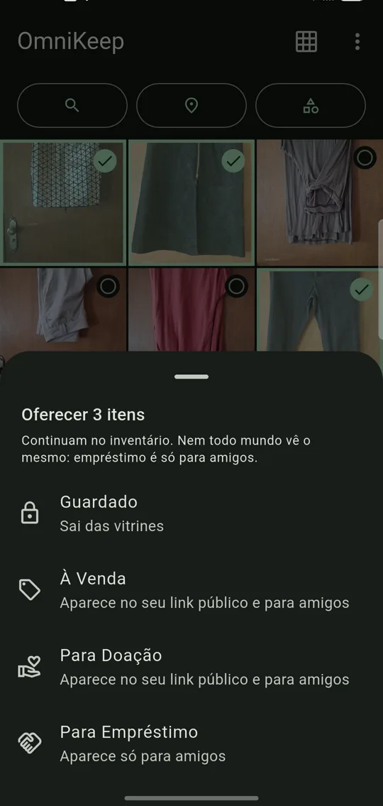 Três itens selecionados e a folha “Oferecer 3 itens”, com as opções Guardado, À Venda, Para Doação e Para Empréstimo